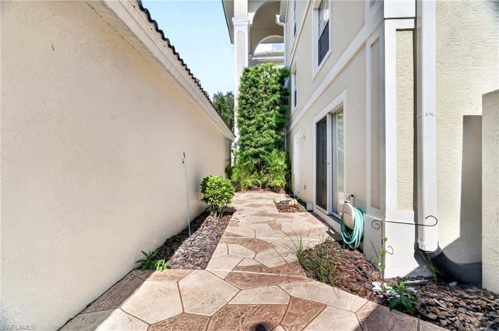15395 Cedarwood Ln #104, Naples, photo 39