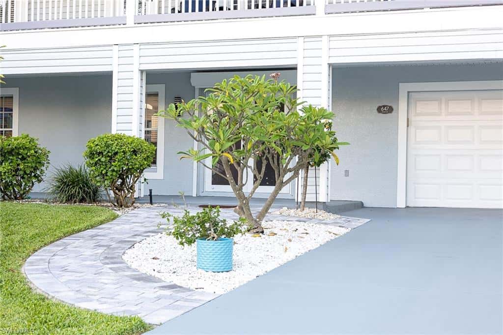 647 Coral Dr, Cape Coral, photo 6