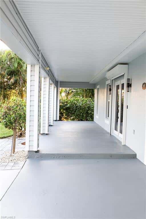 647 Coral Dr, Cape Coral, photo 9