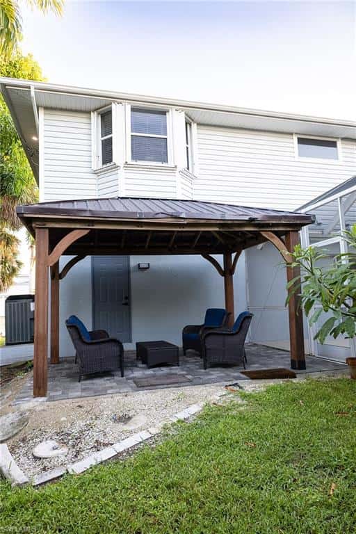 647 Coral Dr, Cape Coral, photo 24