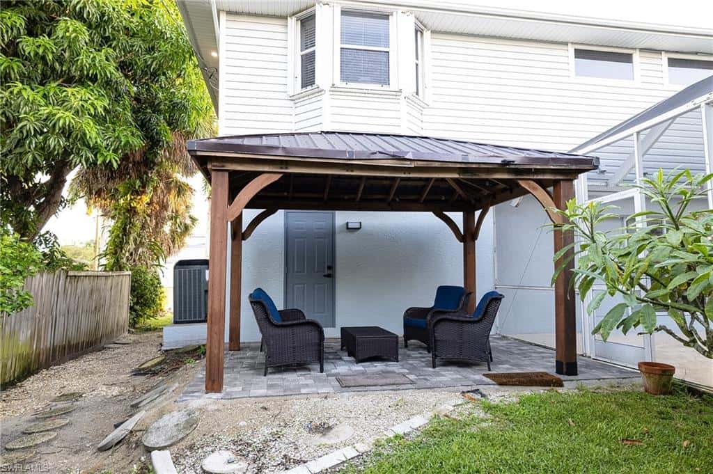 647 Coral Dr, Cape Coral, photo 19