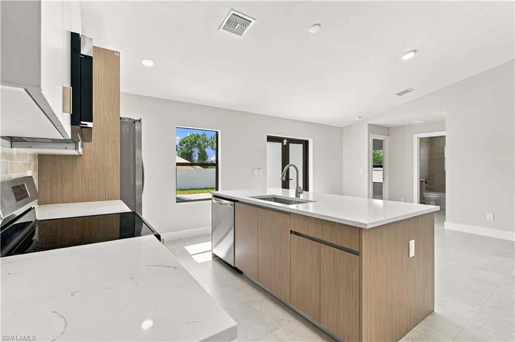 1120 Fontana St, Lehigh Acres, photo 5