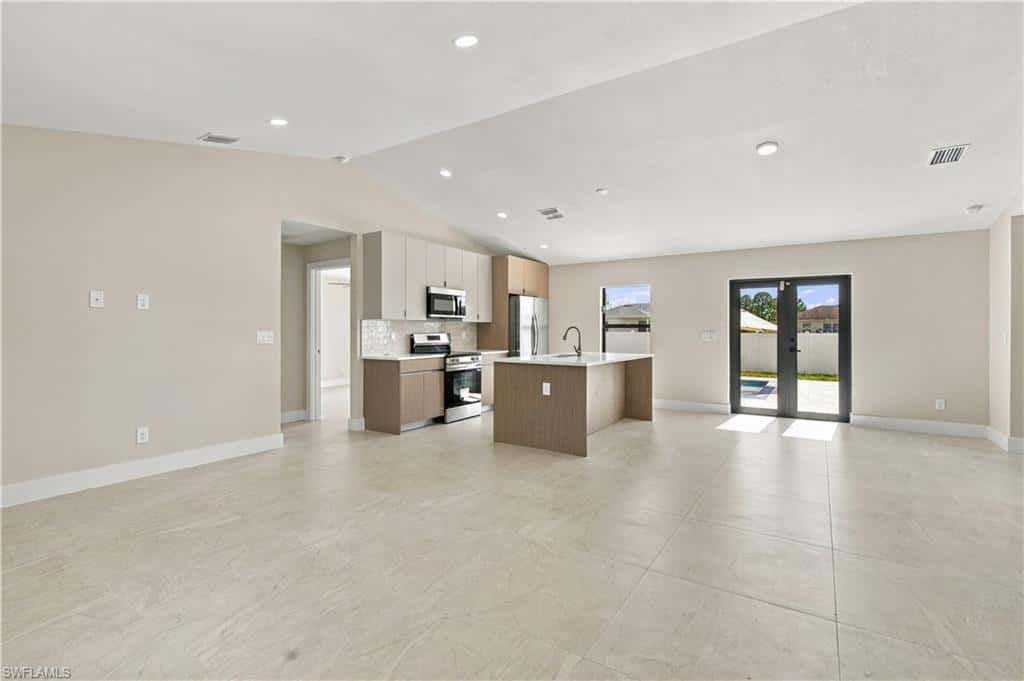 1120 Fontana St, Lehigh Acres, photo 39