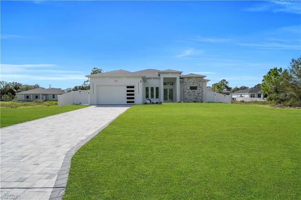 752 Clancy St, Lehigh Acres, photo 5