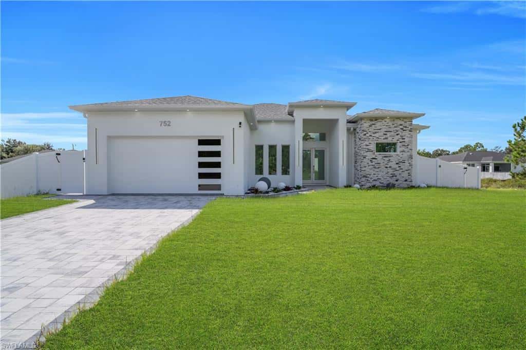 752 Clancy St, Lehigh Acres, photo 4