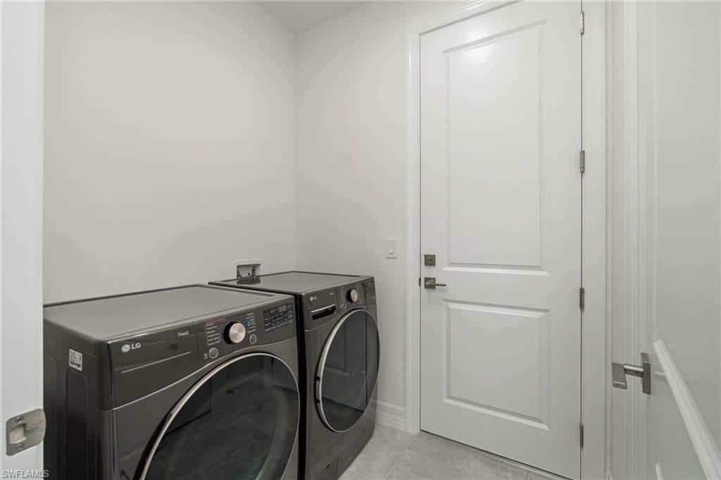 3229 21st Ter, Cape Coral, photo 32