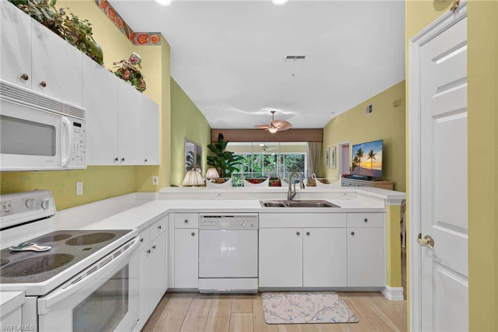 985 Tarpon Cove Dr #203, Naples, photo 6