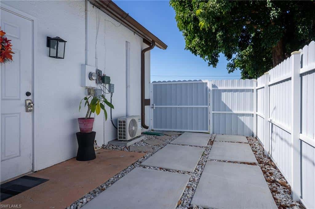 1909 1st Pl, Cape Coral, photo 28
