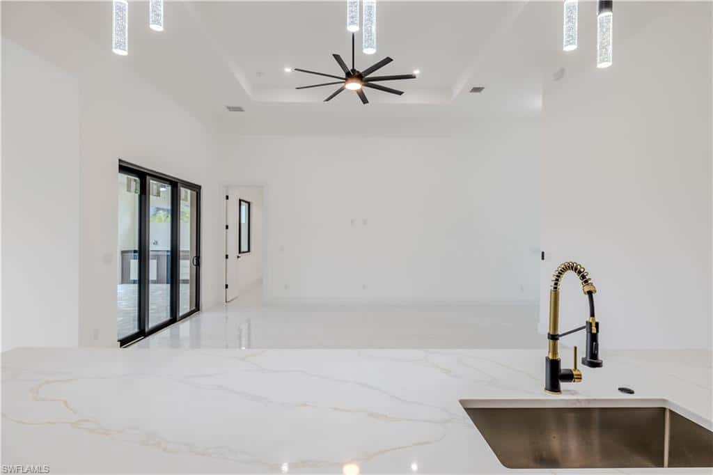 920 5th Ter, Cape Coral, photo 11