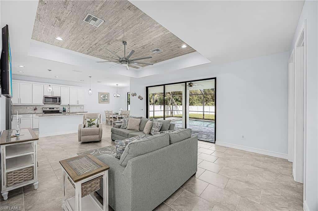 1703 12th Ter, Cape Coral, photo 4