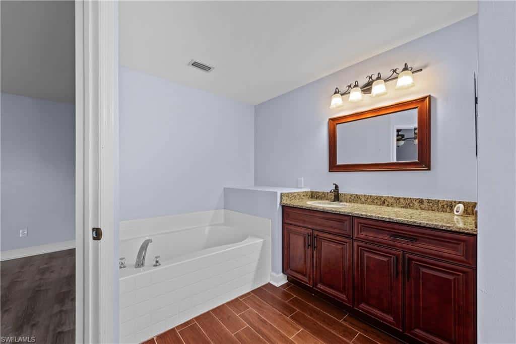 1330 33rd Ln, Cape Coral, photo 34