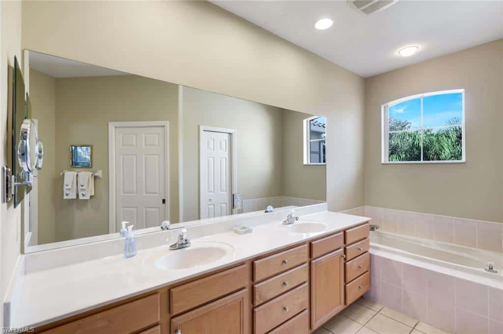 8470 Danbury Blvd #201, Naples, photo 20