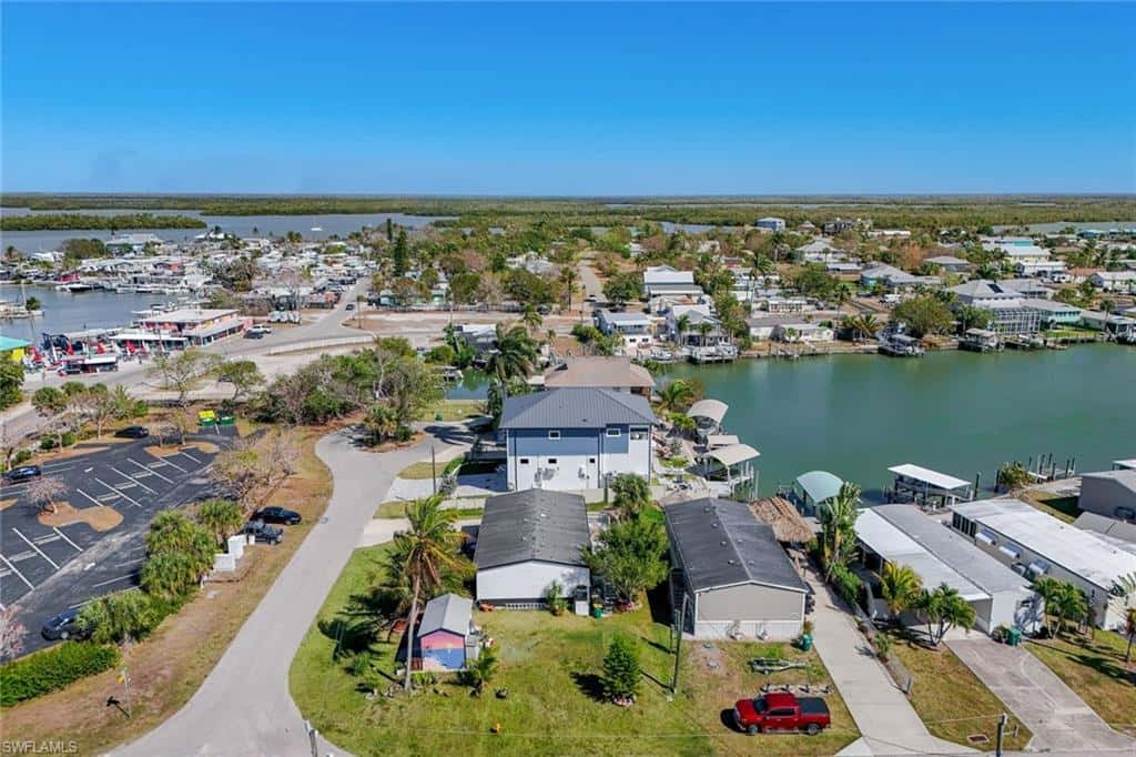 610 Sunset Dr, Goodland, photo 12