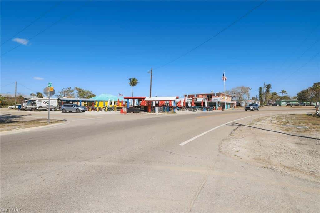 610 Sunset Dr, Goodland, photo 31