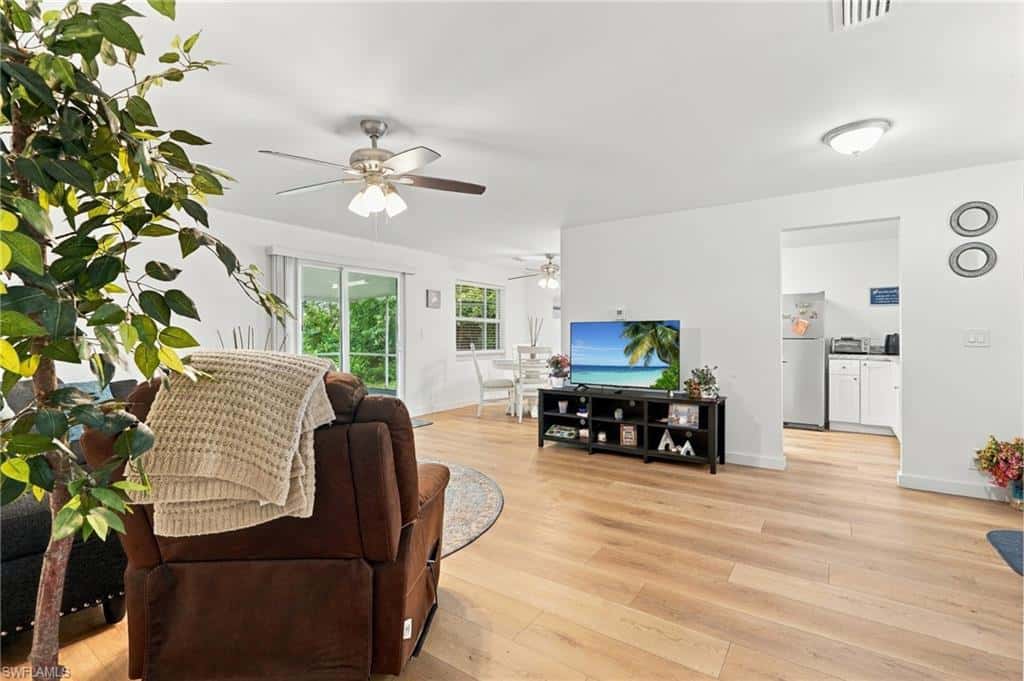 11821 Isle Of Palms Dr, Fort Myers Beach, photo 5