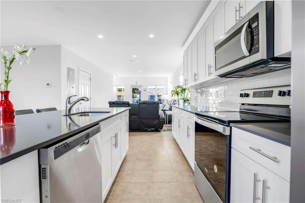17970 105 Ave, Miami, photo 9
