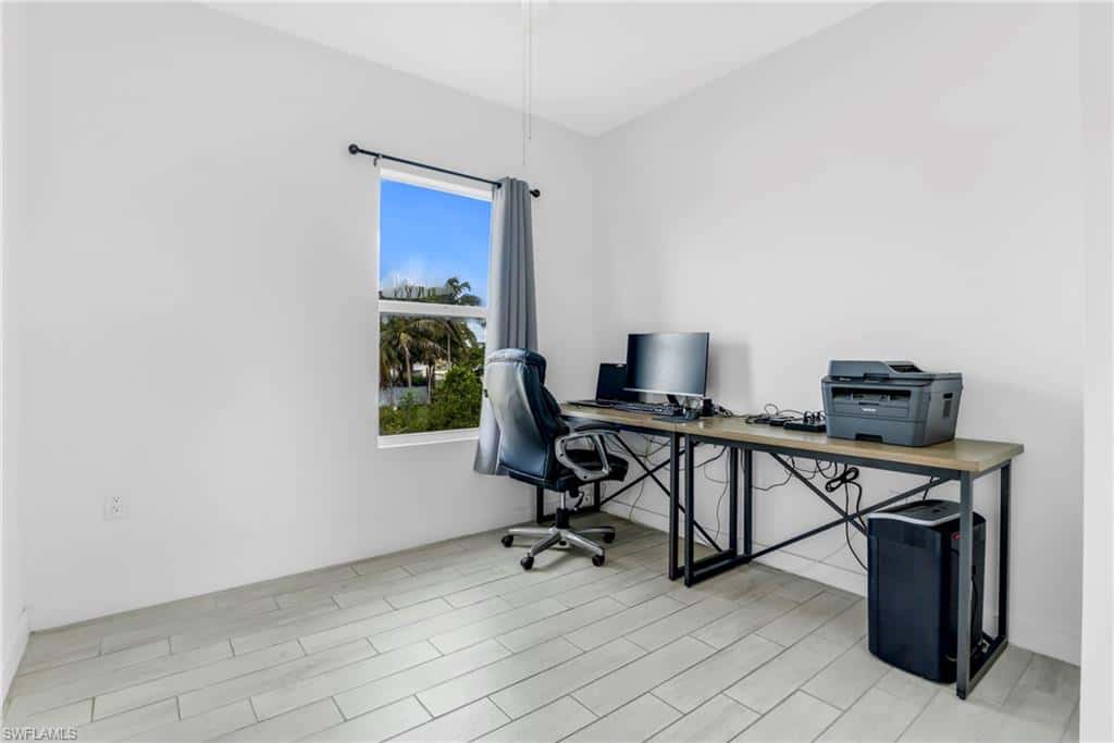 17970 105 Ave, Miami, photo 35