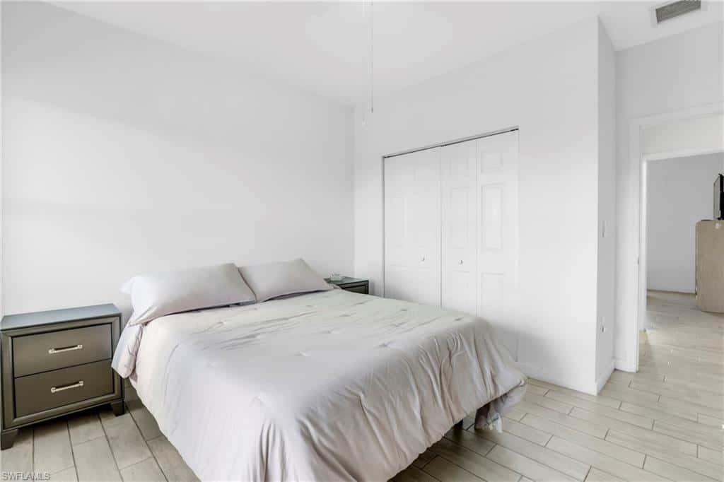17970 105 Ave, Miami, photo 31