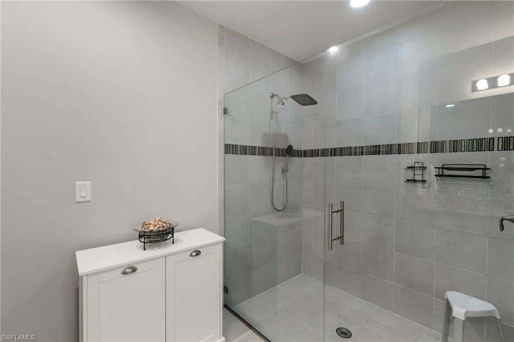 14731 Edgewater Cir, Naples, photo 42
