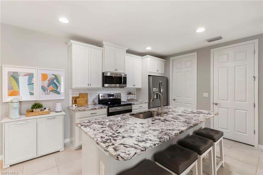 14731 Edgewater Cir, Naples, photo 43