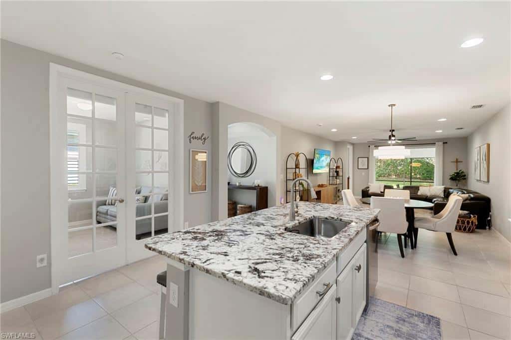 14731 Edgewater Cir, Naples, photo 12