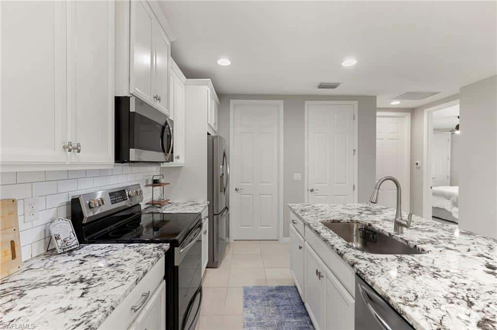 14731 Edgewater Cir, Naples, photo 44