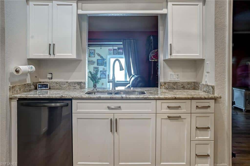 726 Calvert Ave, Port Charlotte, photo 9