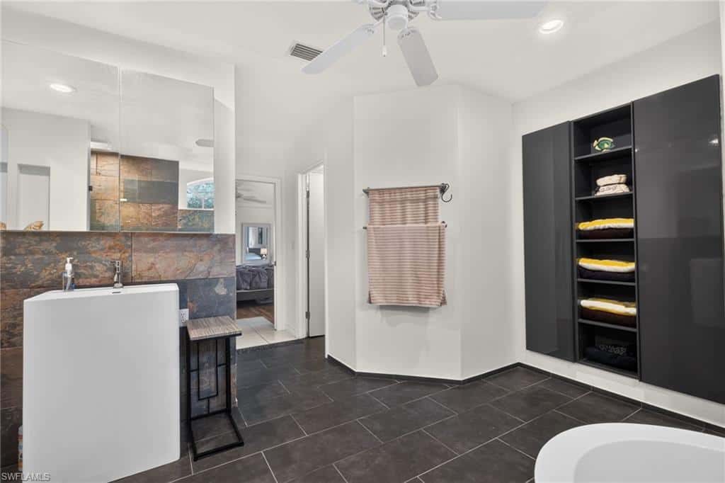 224 12th Ln, Cape Coral, photo 23