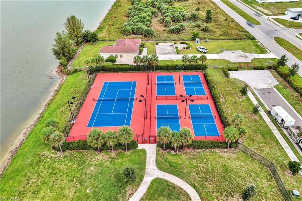 447 Spring Hill Lake Loop, Cape Coral, photo 39