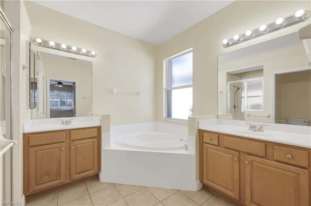 9214 Palm Island Cir, North Fort Myers, photo 9