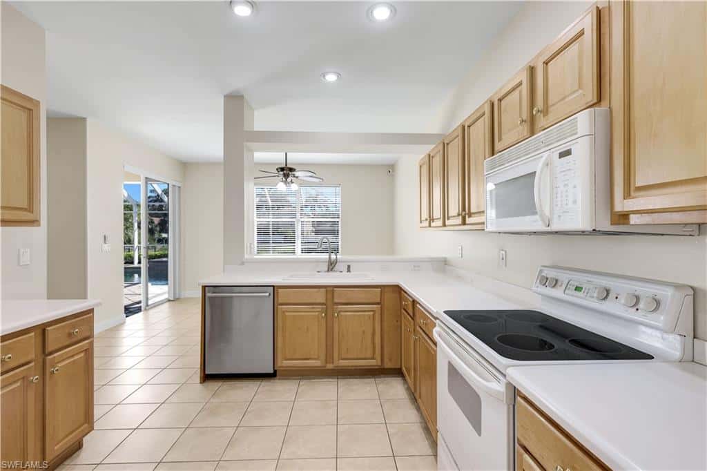 9214 Palm Island Cir, North Fort Myers, photo 10