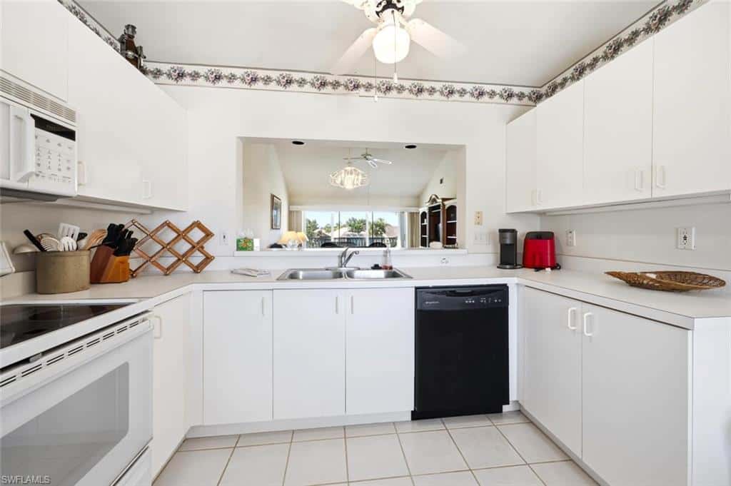 575 Saratoga Cir #204, Naples, photo 7