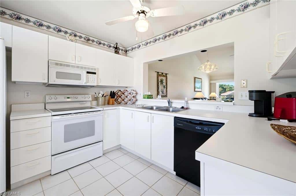 575 Saratoga Cir #204, Naples, photo 10