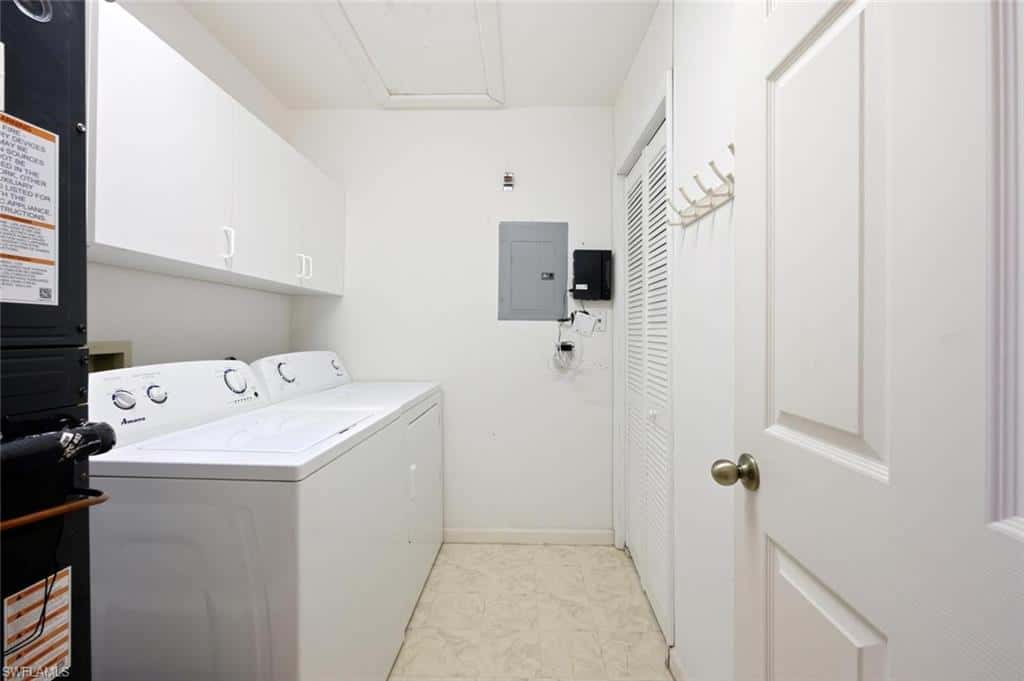 575 Saratoga Cir #204, Naples, photo 11