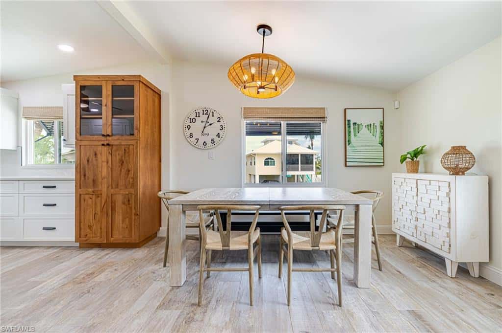 139 Coconut Dr, Fort Myers Beach, photo 9