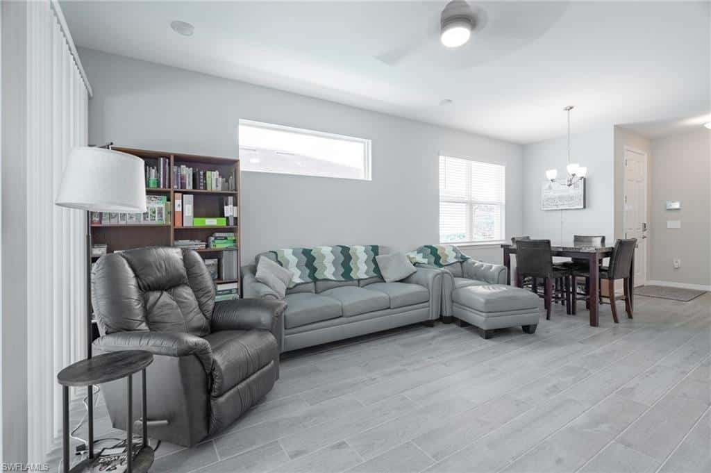 1127 Town And River Dr, Fort Myers, photo 5