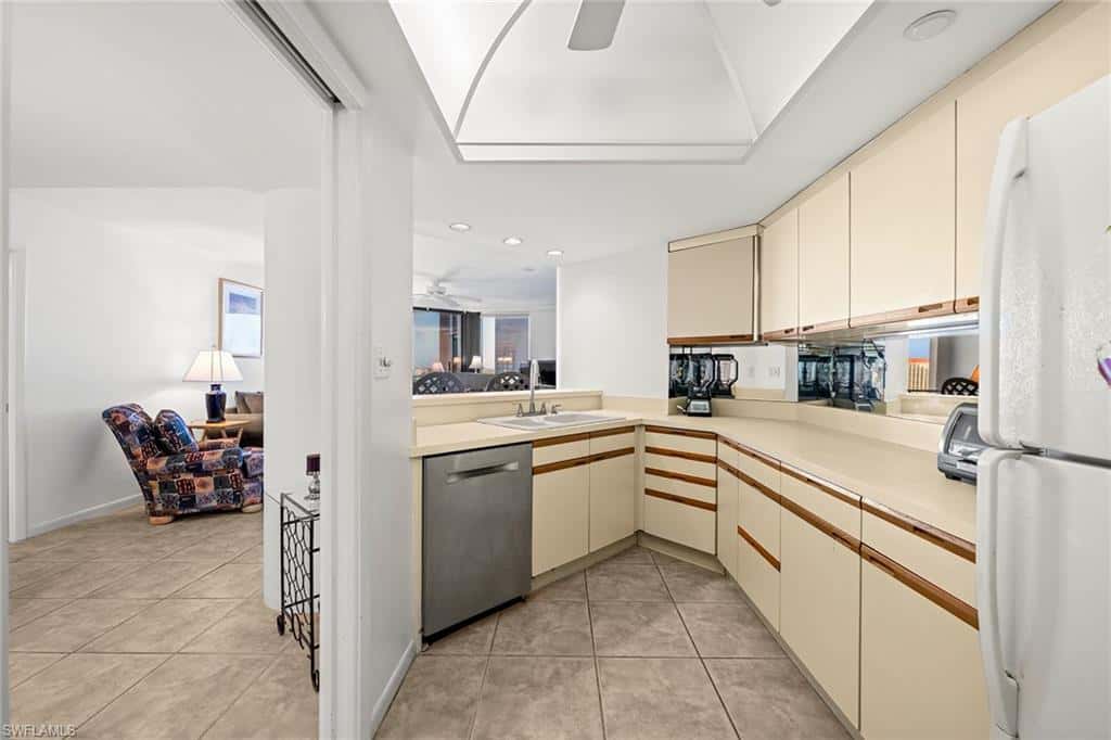 4751 Gulf Shore Blvd #1602, Naples, photo 8