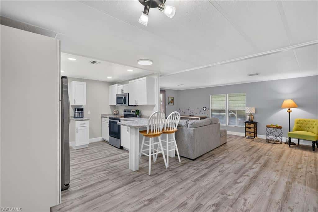 125 Kim Dr, Naples, photo 6