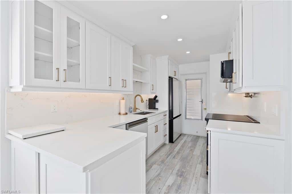 1300 Gulf Shore Blvd #703, Naples, photo 5