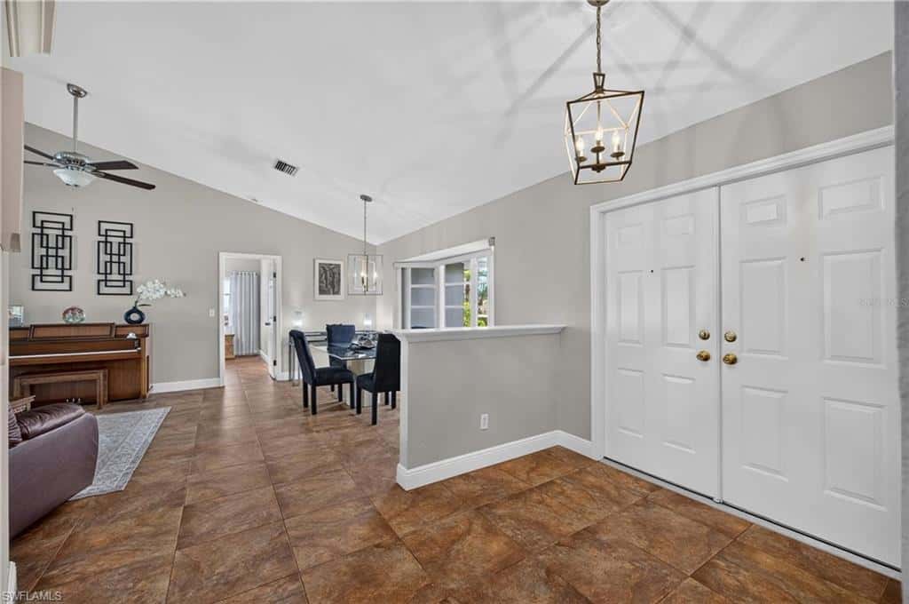 4933 Seville Ct, Cape Coral, photo 6