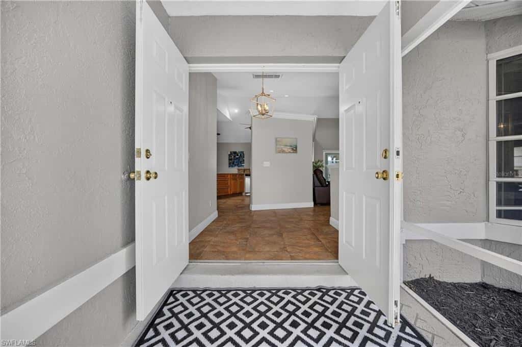 4933 Seville Ct, Cape Coral, photo 5