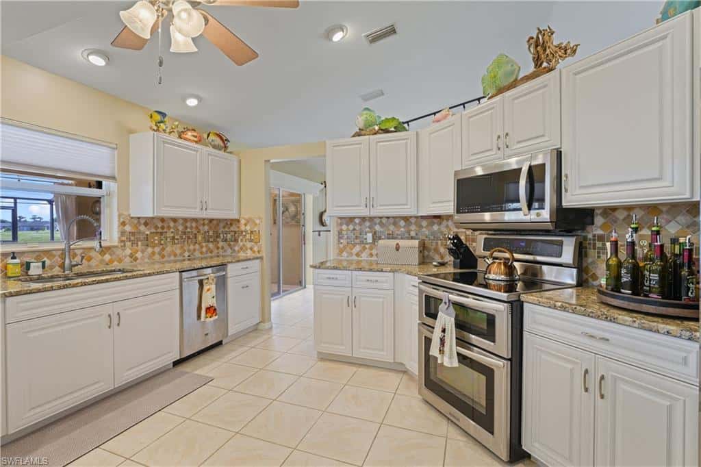 908 Vogiantzis Pkwy, Cape Coral, photo 9