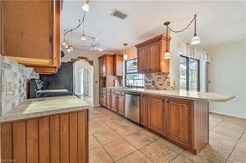 634 32nd St, Cape Coral, photo 4