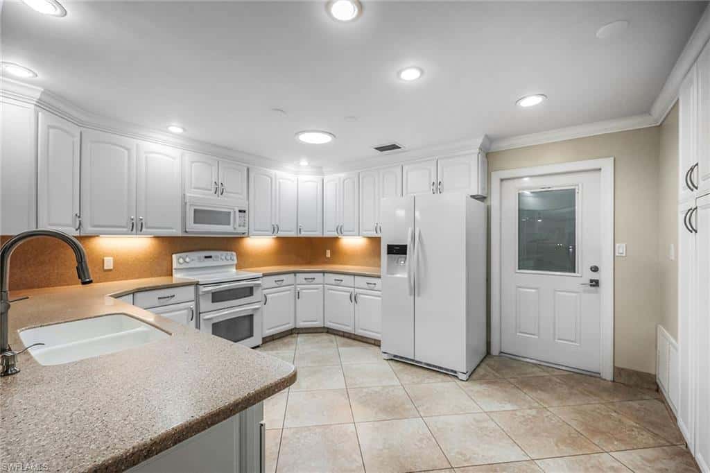 4690 Capri Dr, Naples, photo 28