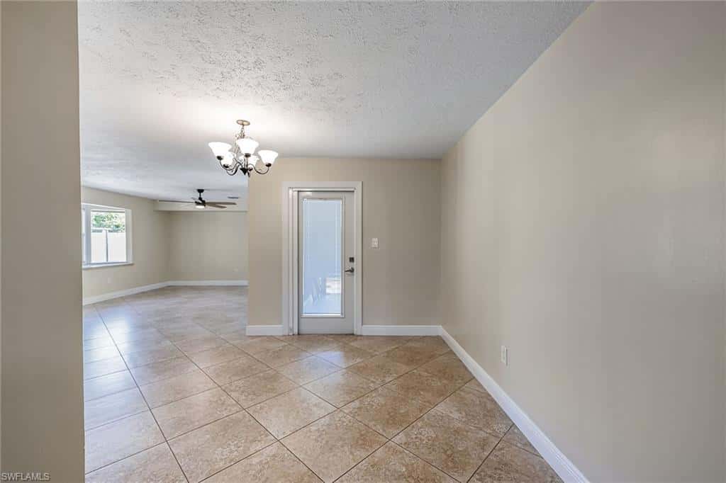 4690 Capri Dr, Naples, photo 5
