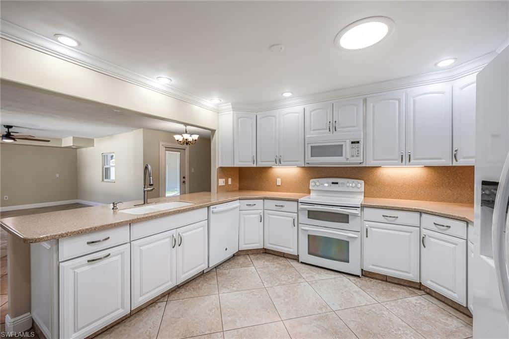 4690 Capri Dr, Naples, photo 9
