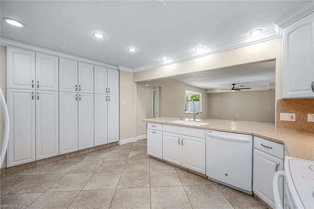 4690 Capri Dr, Naples, photo 10