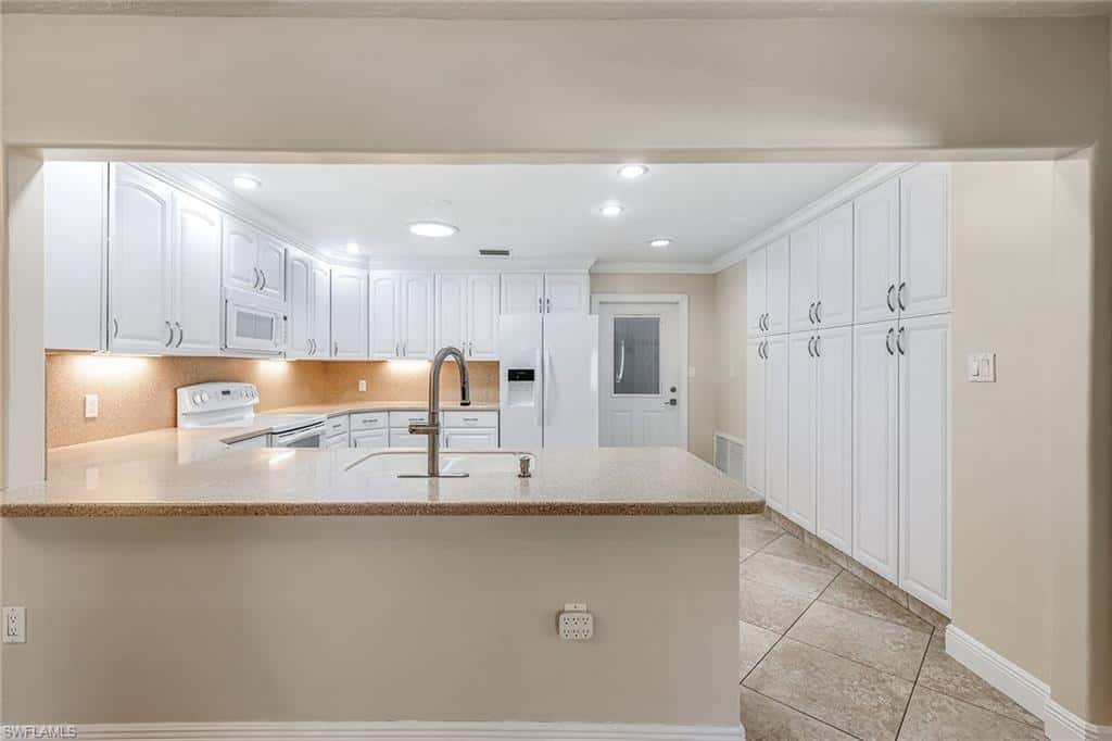 4690 Capri Dr, Naples, photo 8