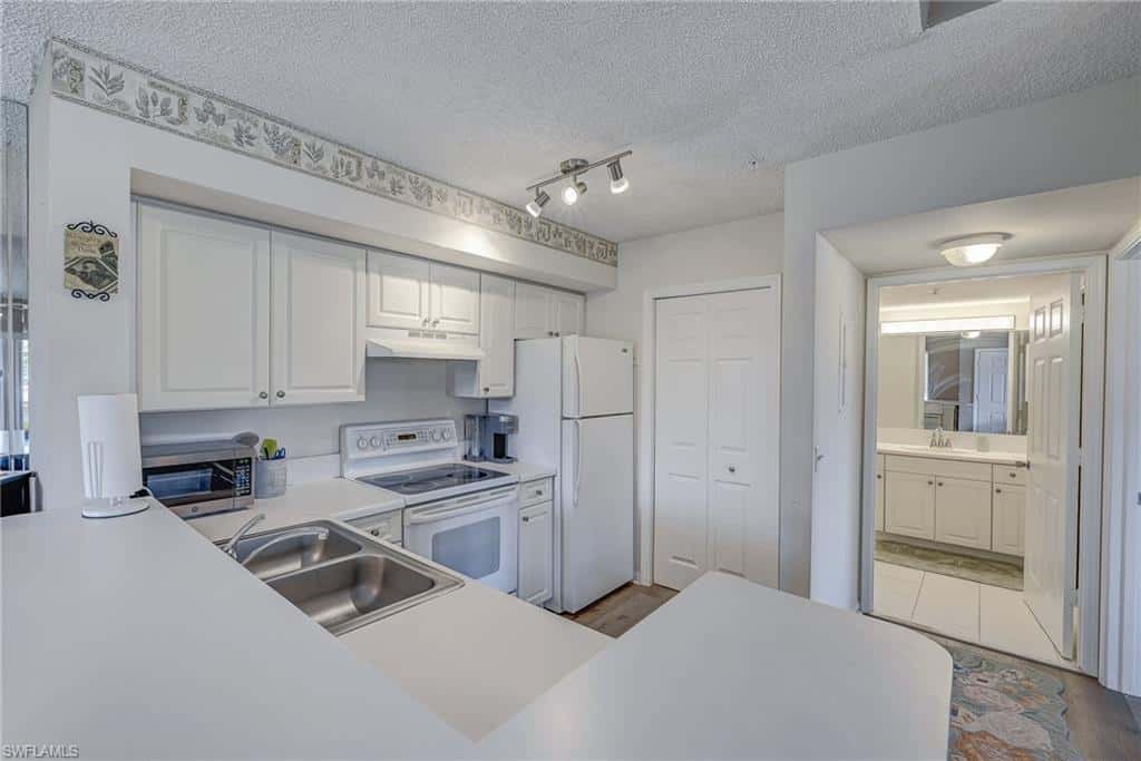 1185 Wildwood Lakes Blvd #208, Naples, photo 4