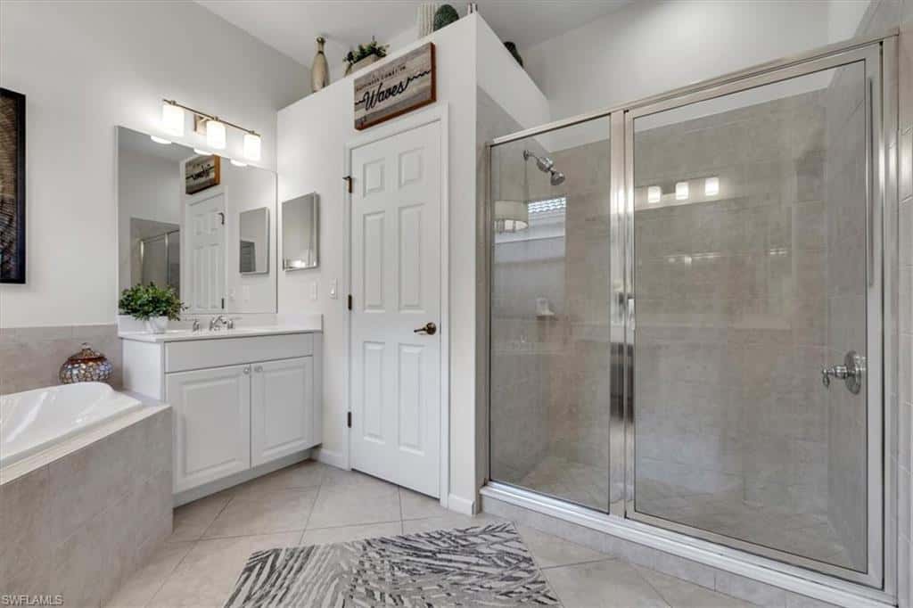 3750 Lakeview Isle Ct, Fort Myers, photo 37